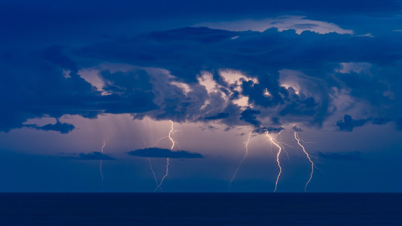 El Niño is officially here, and will be among the strongest ever recorded, NOAA announces