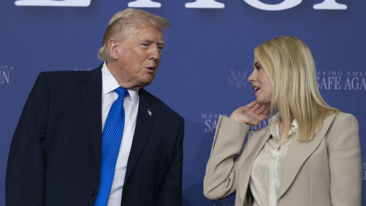 Did Pam Bondi release explicit photos of Trump after he fired her? Don’t be fooled