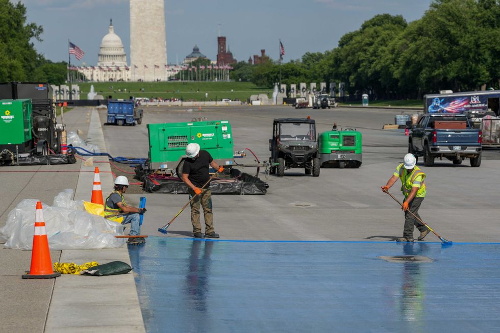 MAGA host floats ‘sabotage’ conspiracy as Reflecting Pool is flooded with green algae