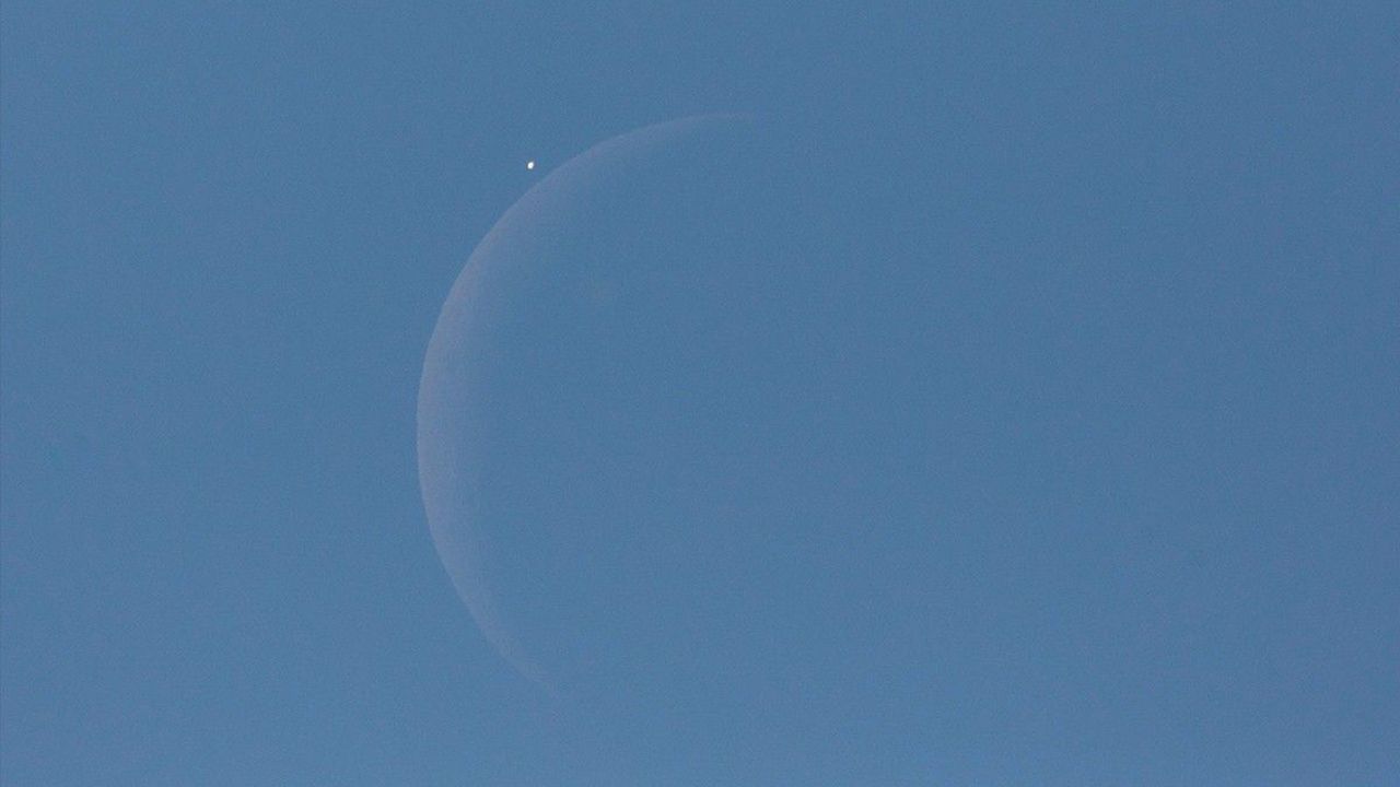 How to see Venus vanish behind the moon during the day Wednesday — without any special equipment
