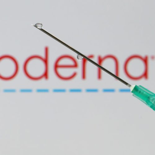 FDA advisors unanimously vote to approve Moderna’s mRNA after agency drama