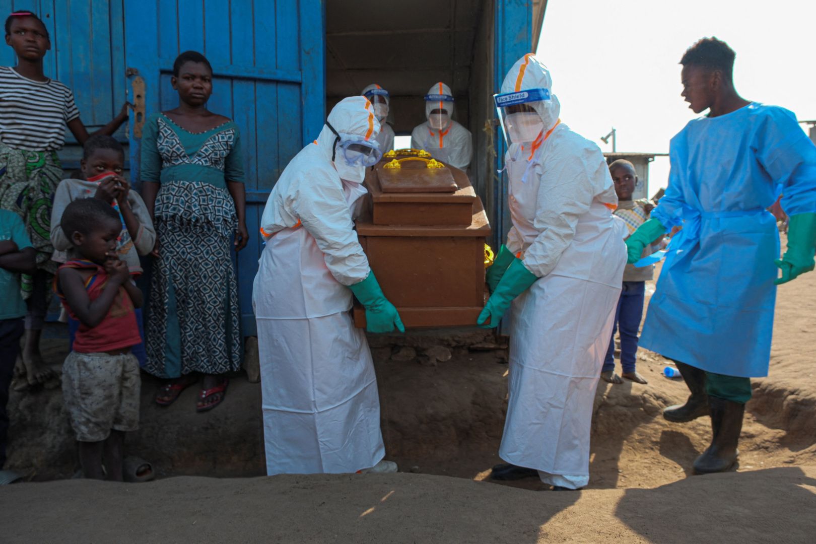Thirty dead at DRC displacement camp as Ebola threat grows