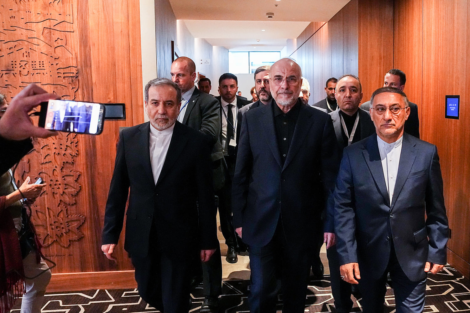 U.S.-Iran talks set ‘good foundation’ for deal to end war, Vance says