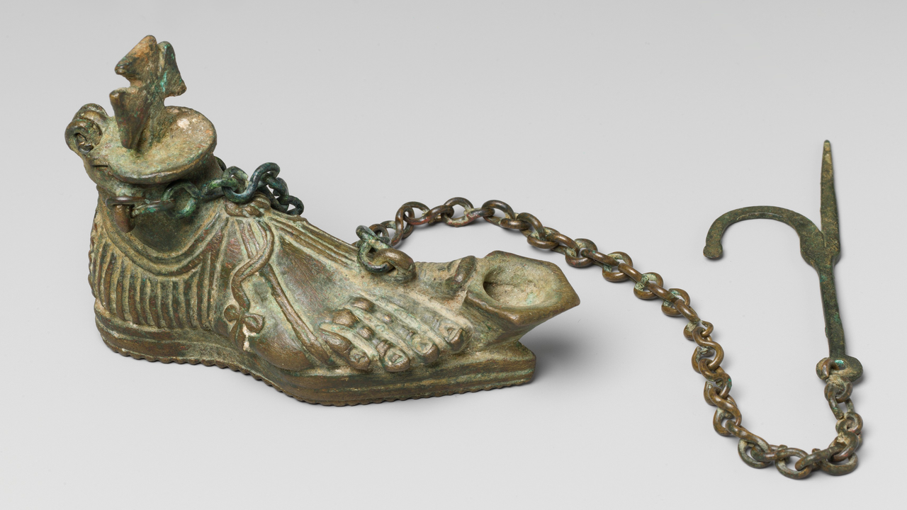 Hanging lamp in the form of a sandaled right foot: A 1,600-year-old bronze lamp with multilayered Christian symbolism