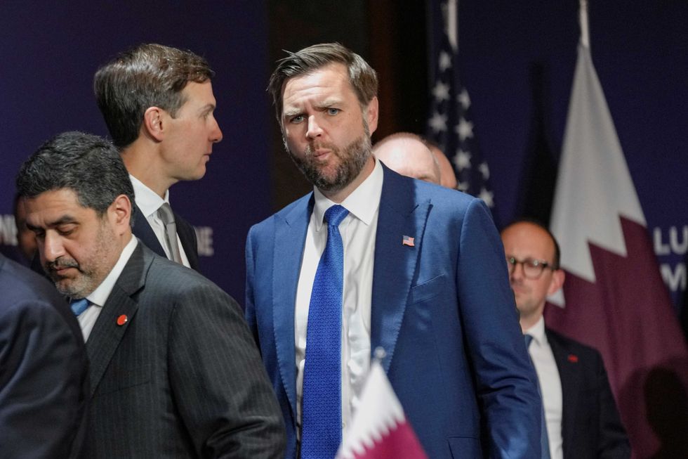 Onlookers zero in on odd detail from JD Vance photo: ‘100% a message being sent’