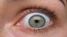 Man used massage gun on his tired eyeballs. It went as well as you’d expect.