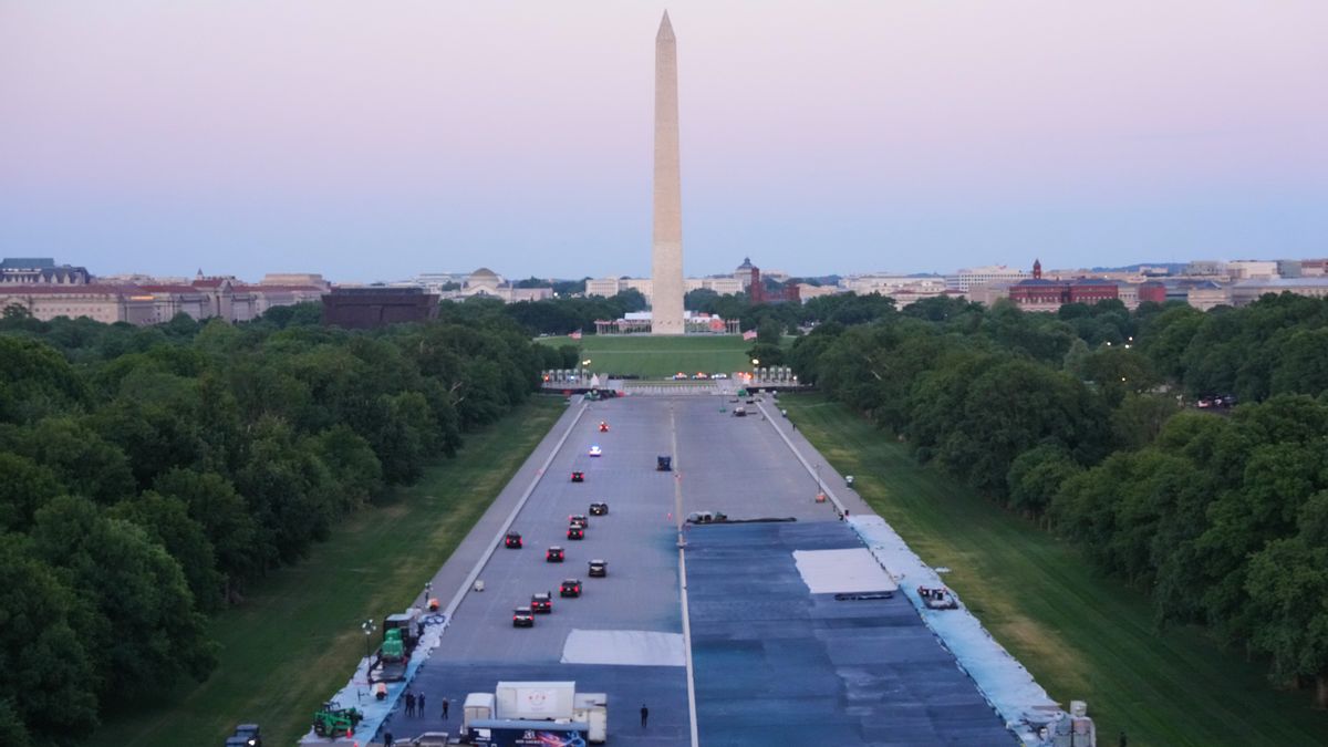 Did Trump’s motorcade drive through newly painted reflecting pool?