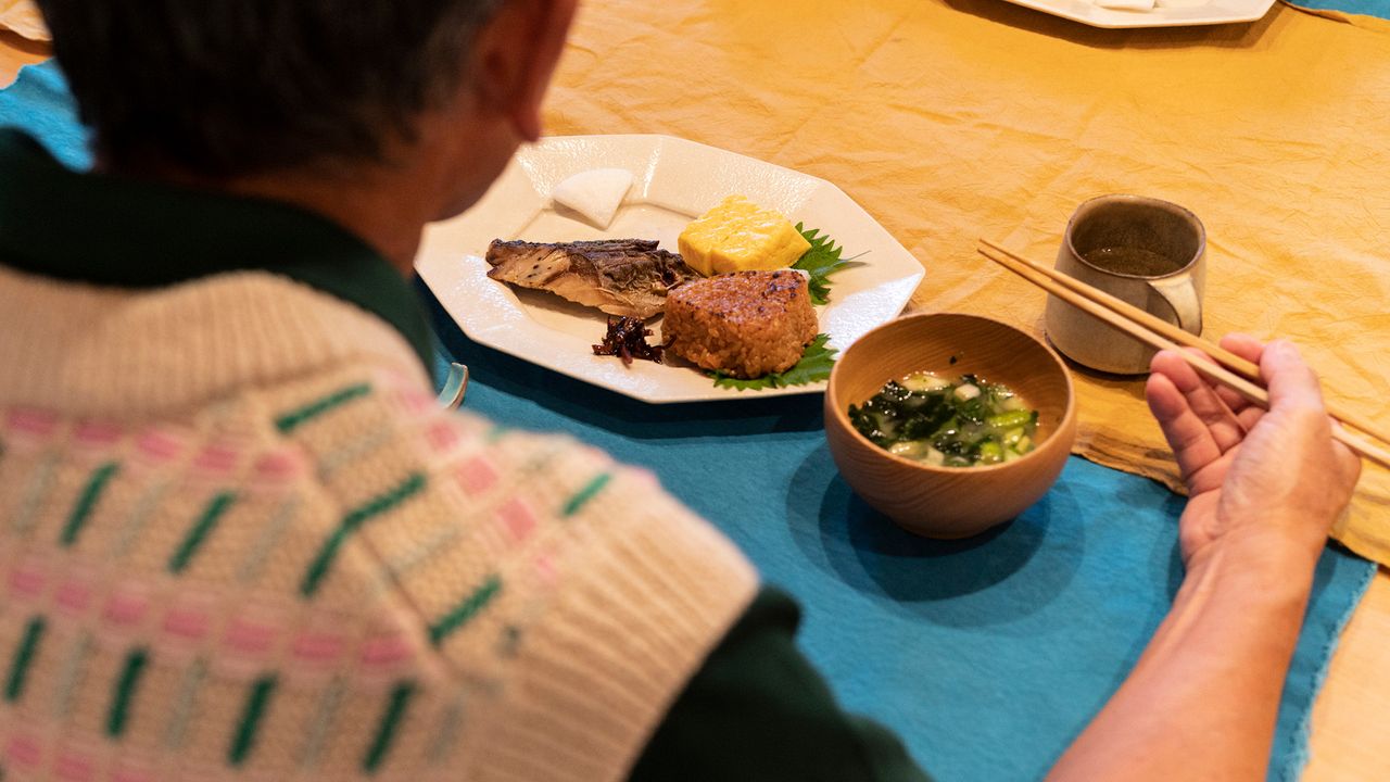 Diagnostic dilemma: After taking a medicine for years, a man suddenly had weird changes in his taste that made food disgusting