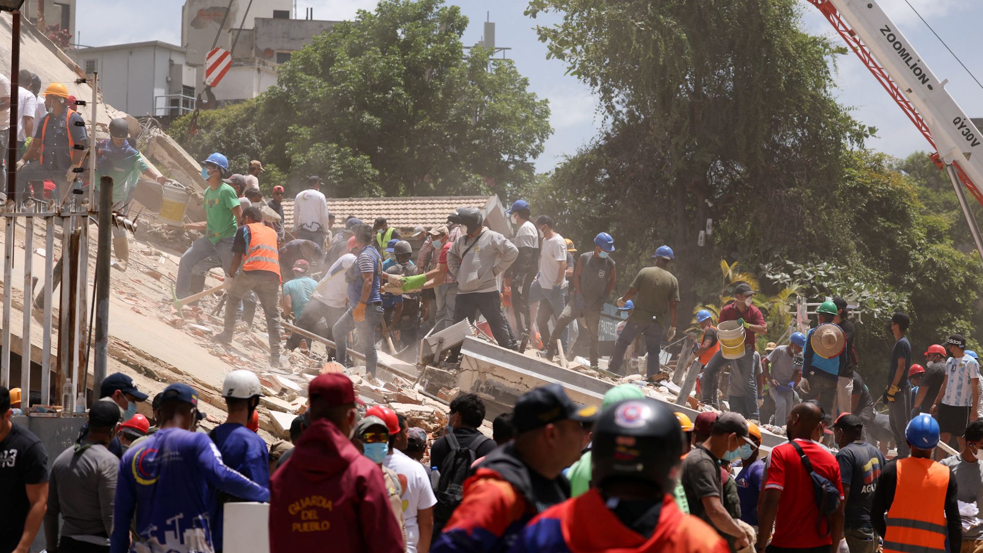 Venezuela rescue teams race to find earthquake survivors