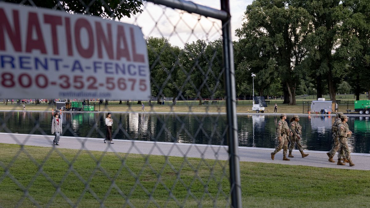 Did fencing go up around reflecting pool in June 2026?