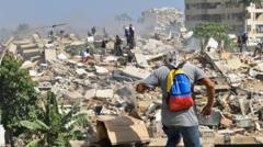 Venezuela earthquakes kill 920 people as families desperate for news