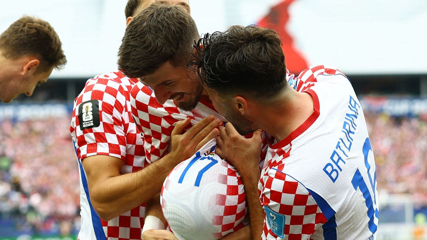 Petar Sucic abre el marcador para Croacia con un riflazo fuera del área