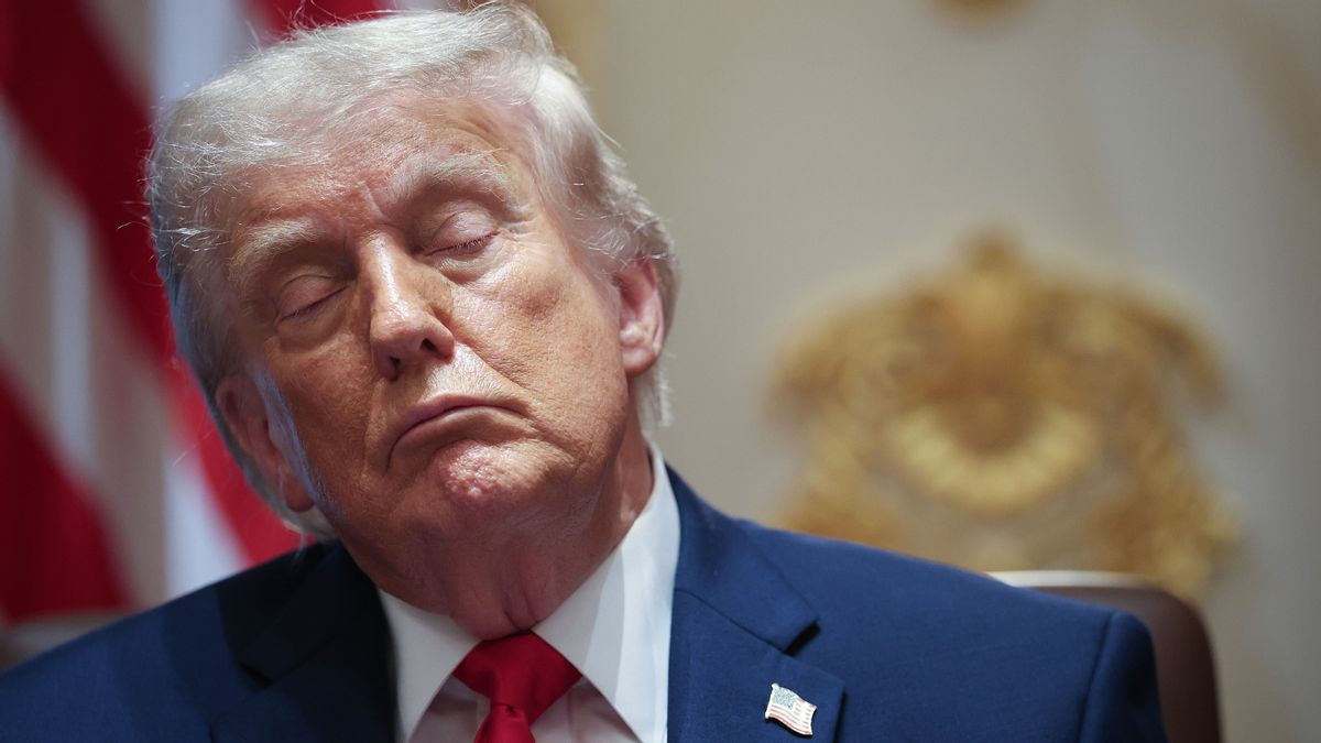 7 rumors about Trump falling asleep, examined