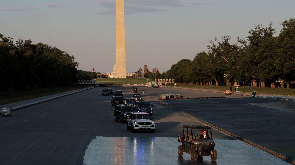 Did Trump’s motorcade drive through reflecting pool during renovation project?