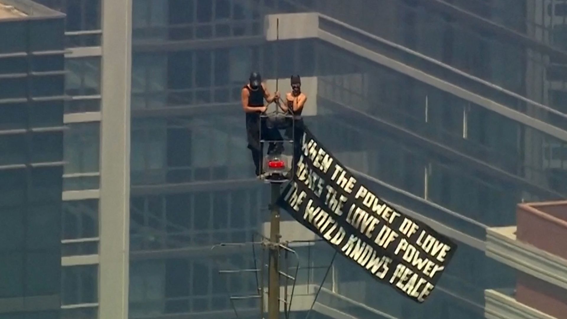 Couple arrested after scaling Empire State Building