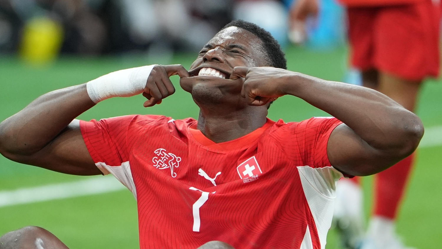 Suiza no perdona y avanza con autoridad ante Argelia