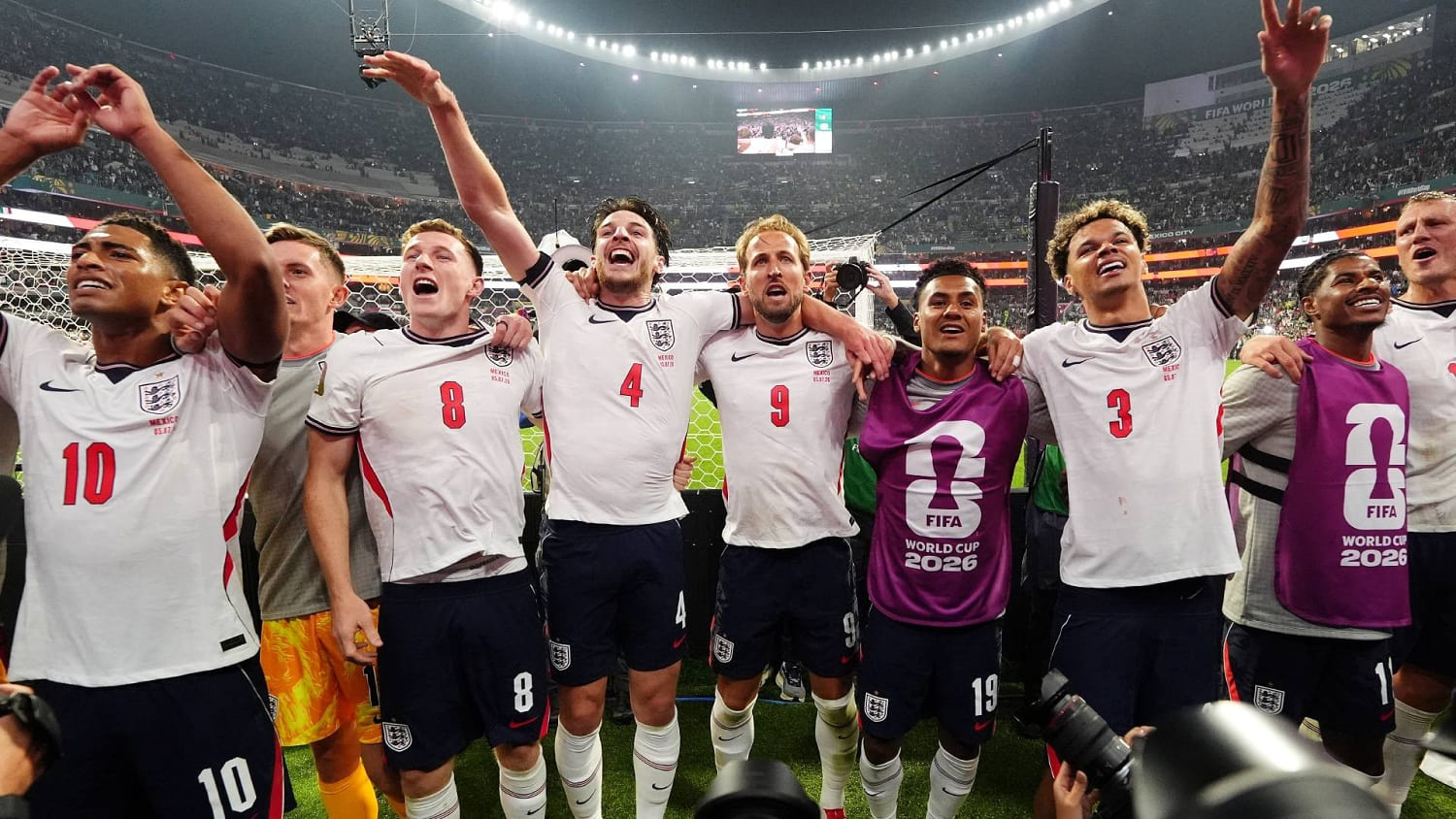 ¡Wonderwall retumbó en el Azteca! Así festejó Inglaterra su pase a cuartos tras eliminar a México