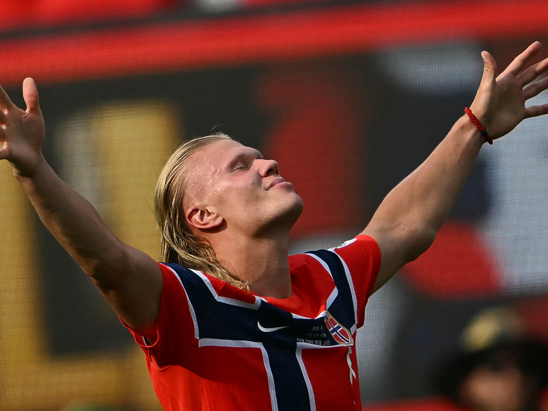 Who is leading the race for the FIFA World Cup 2026 Golden Boot award?