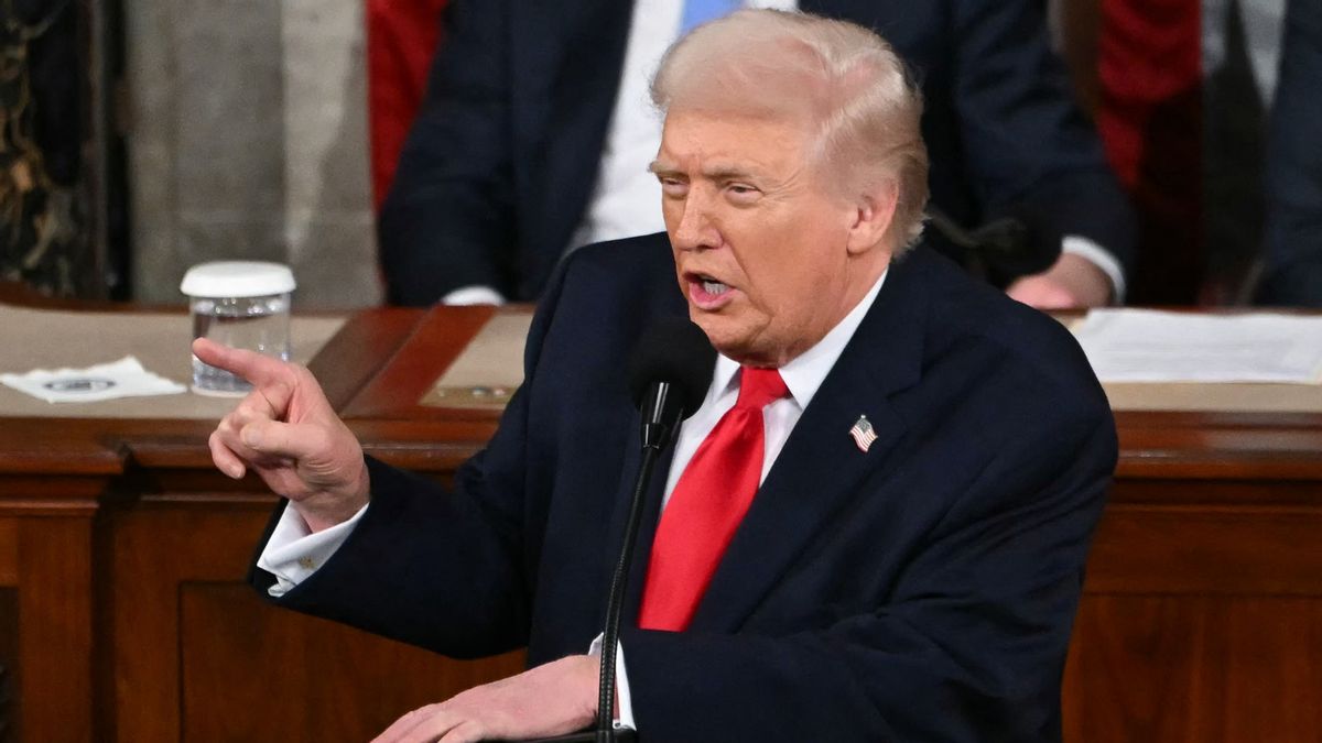 Posts falsely claim Trump proposed new rules restricting Congress members’ privileges