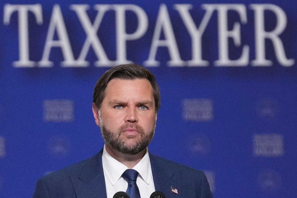White House inadvertently calls JD Vance ‘dumb’ while defending his glaring mistake