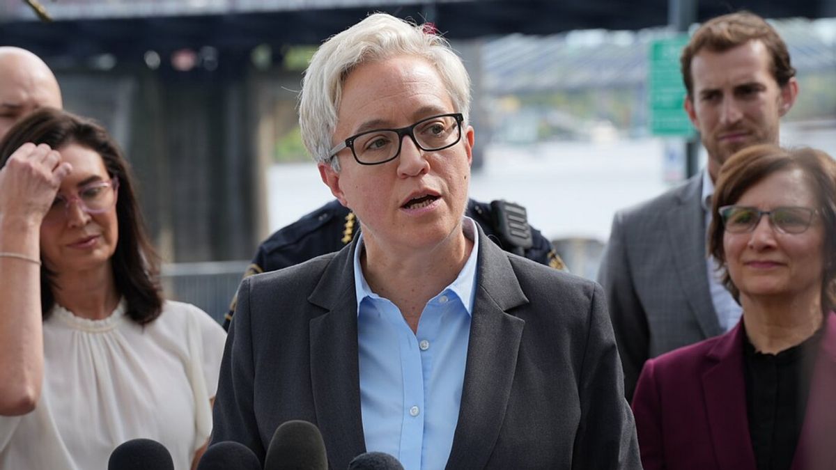 Did Oregon governor sign bill removing math, literacy requirements for graduation to help students of color?