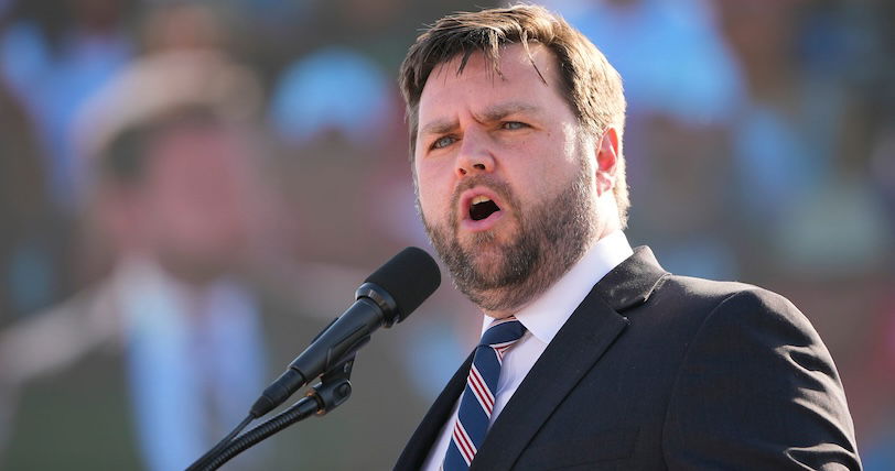 J.D. Vance’s Biden joke bombs terribly in front of unimpressed soldiers