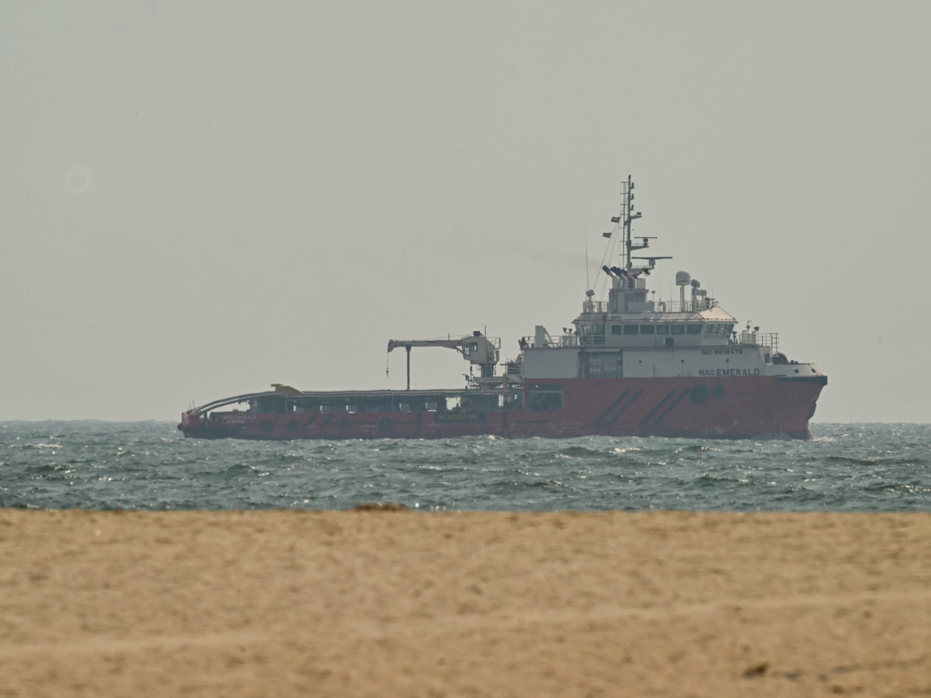 Iran war live: US bombs Iranian port cities as IRGC closes Strait of Hormuz
