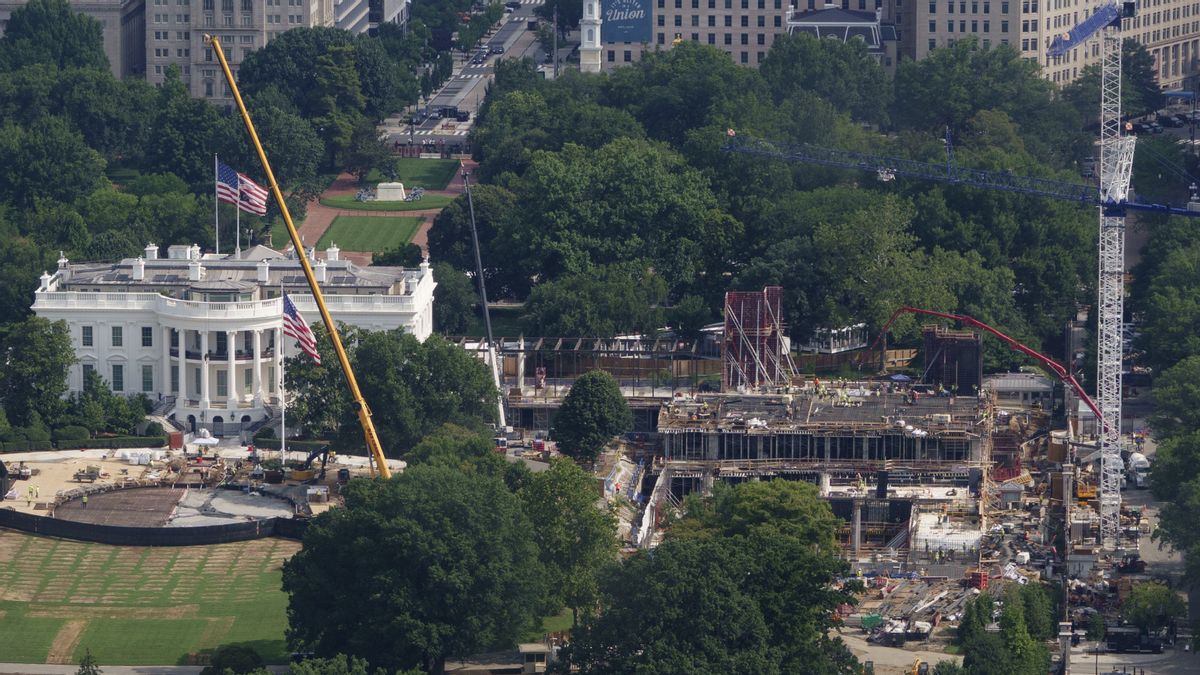 Breaking down claim Trump paid himself 2.5% contractor fee on new White House ballroom