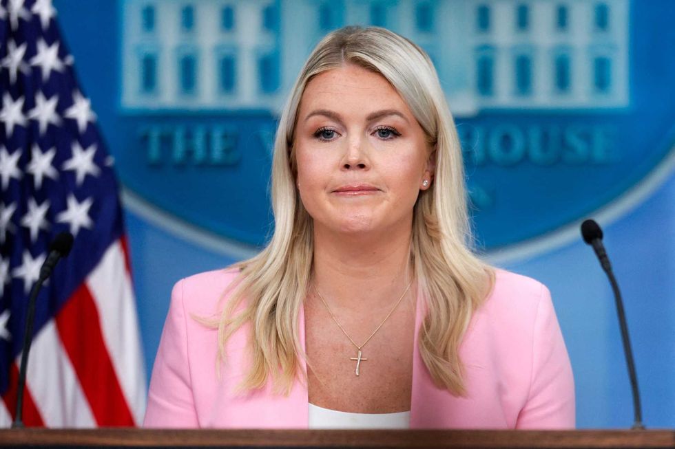 Karoline Leavitt browbeaten by reporter after dodging tough Trump question