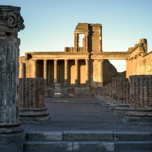 Let Tom Hiddleston be your guide to Pompeii’s final day