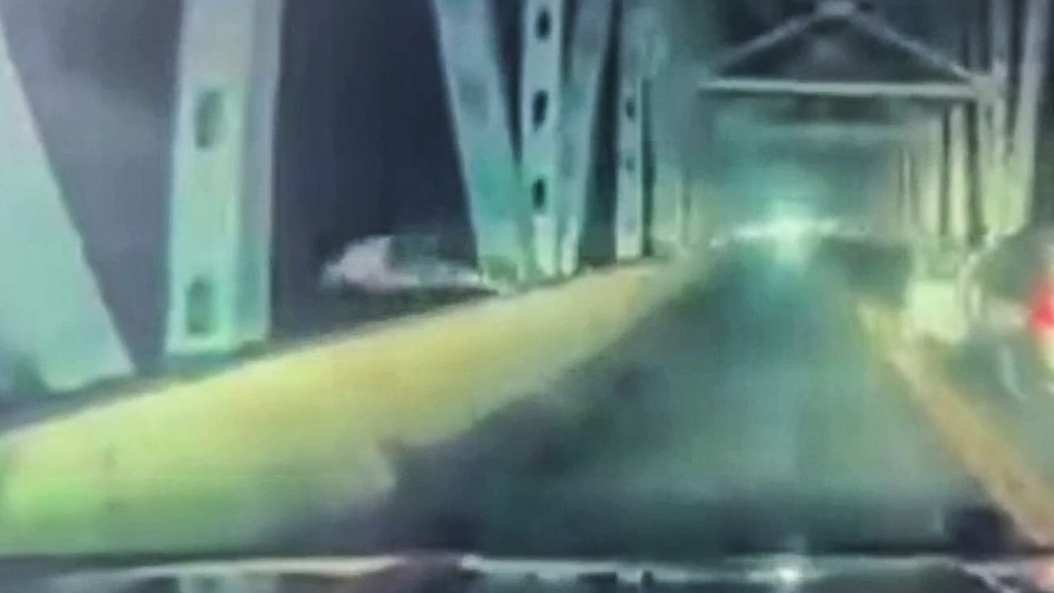 Driver fleeing police dives headfirst off Missouri bridge in getaway attempt