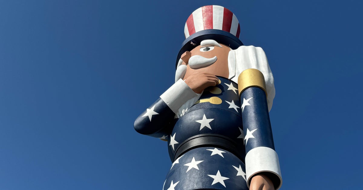 Minnesota Town Now Boasts World’s Tallest Nutcracker
