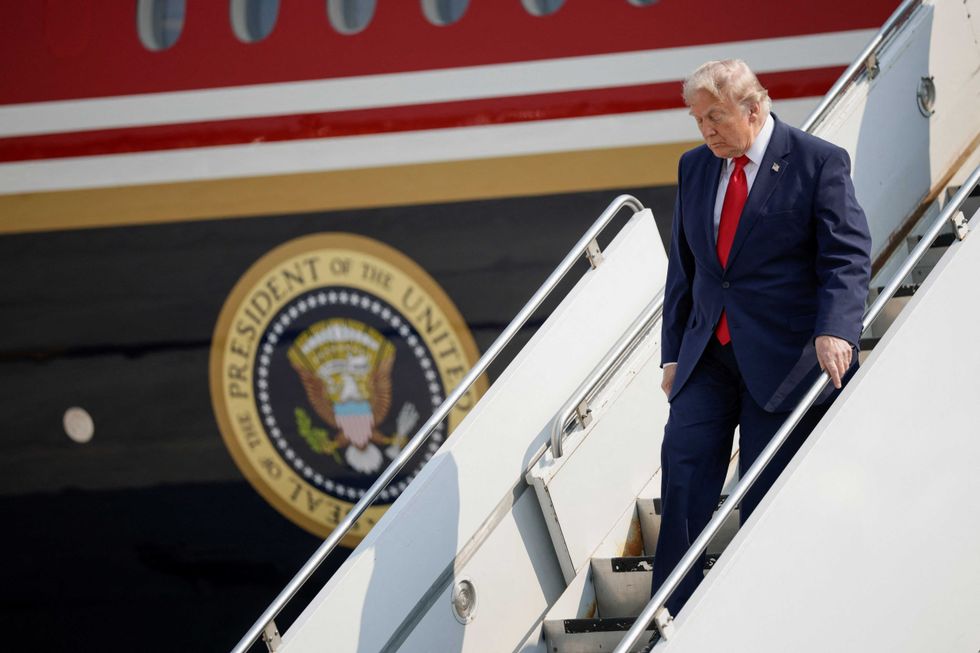 ‘Planemaxxing’: report finds U.S. blew classified cash on fancy and unsafe Trump jet