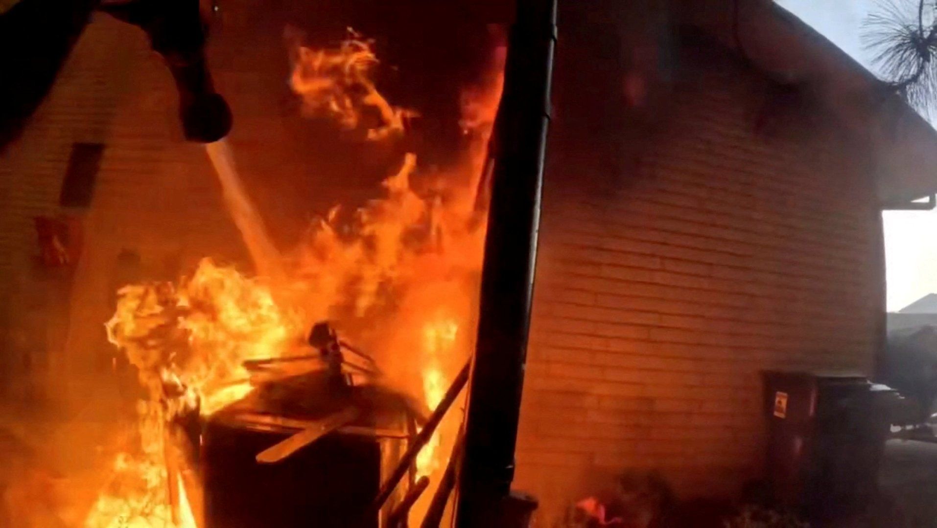Bodycam video shows firefighters battling blaze in Spokane, US