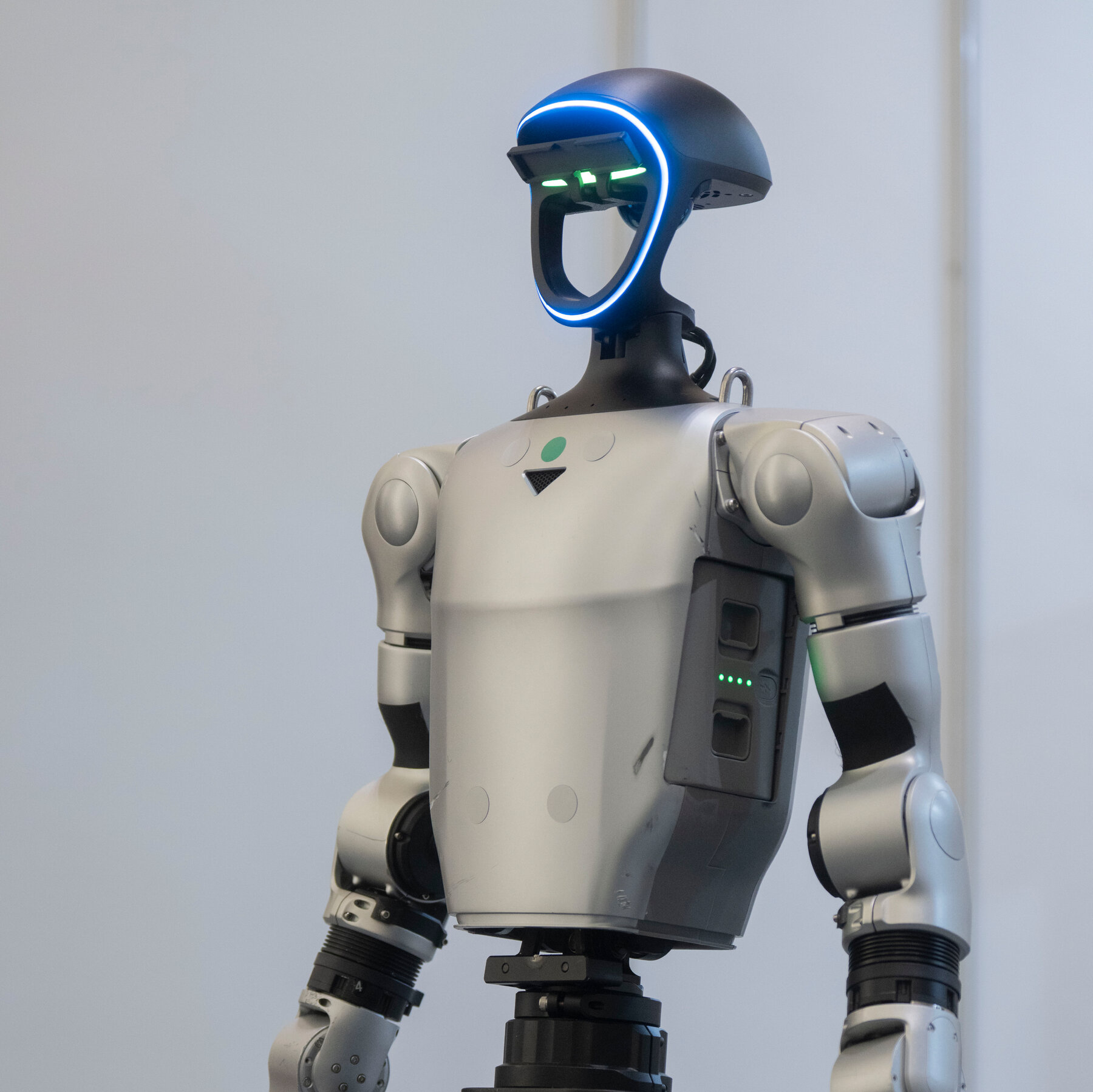 China’s Unitree Prices IPO in Bet Investors Are Ready for Humanoid Robots