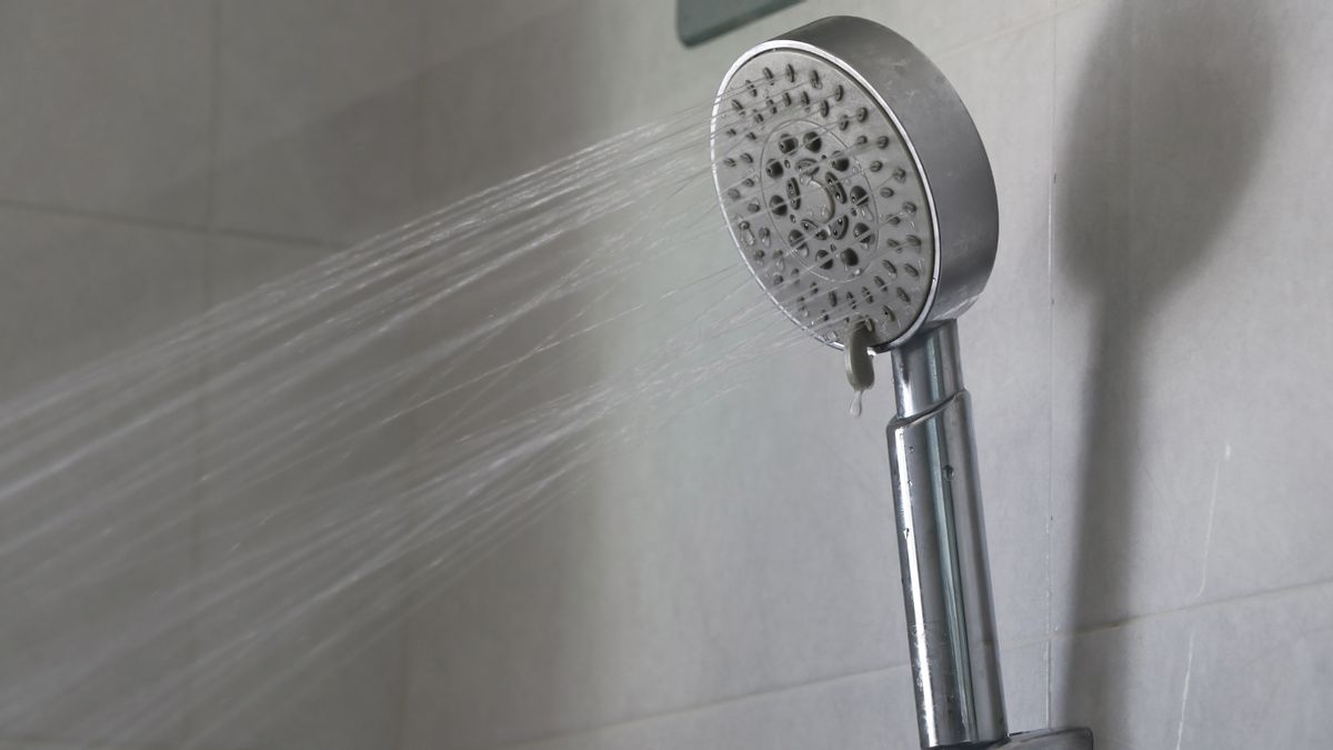 Why you shouldn’t worry too much about showering during a thunderstorm