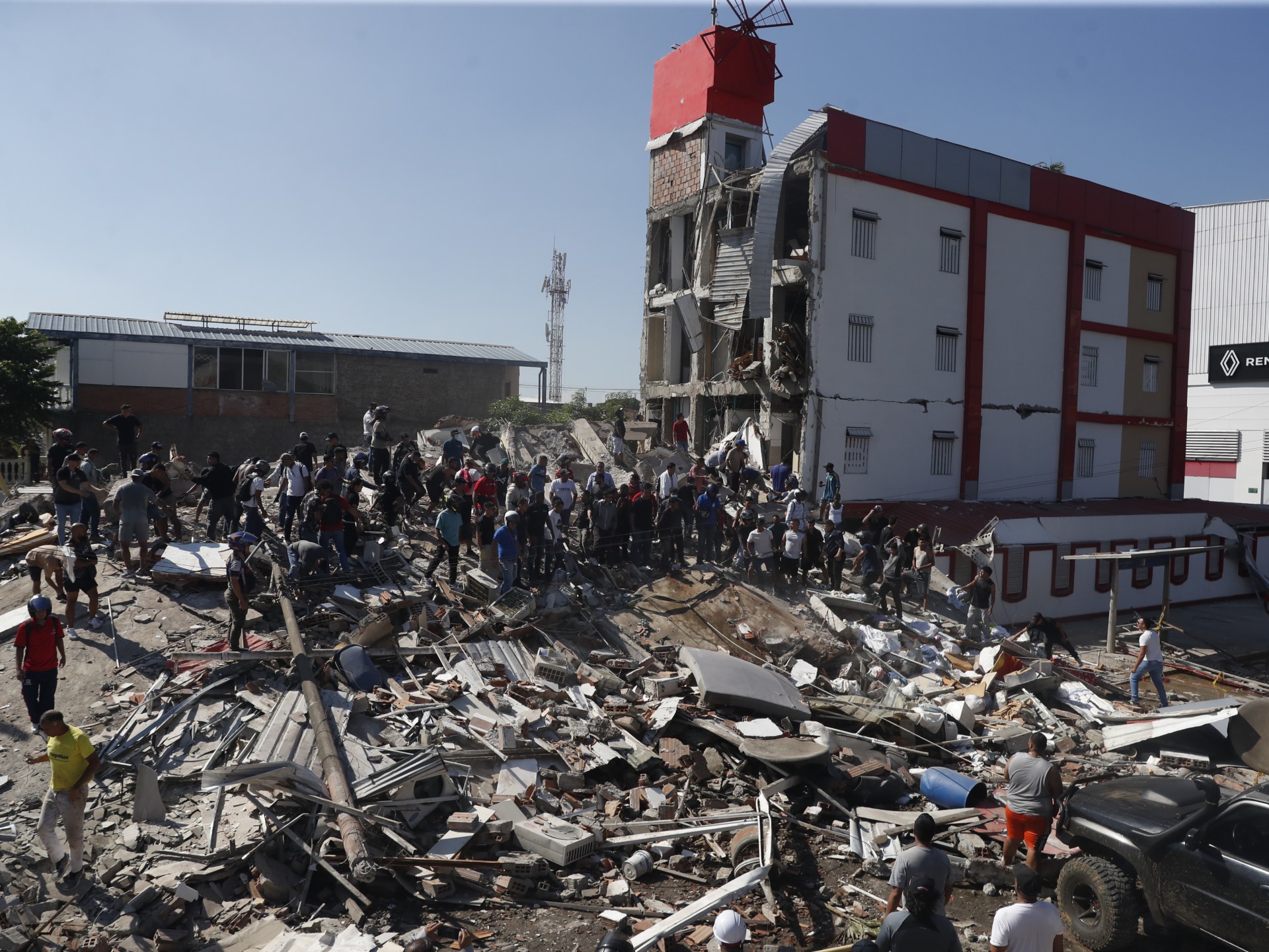 Photos: 7.4-magnitude earthquake rocks western Colombia