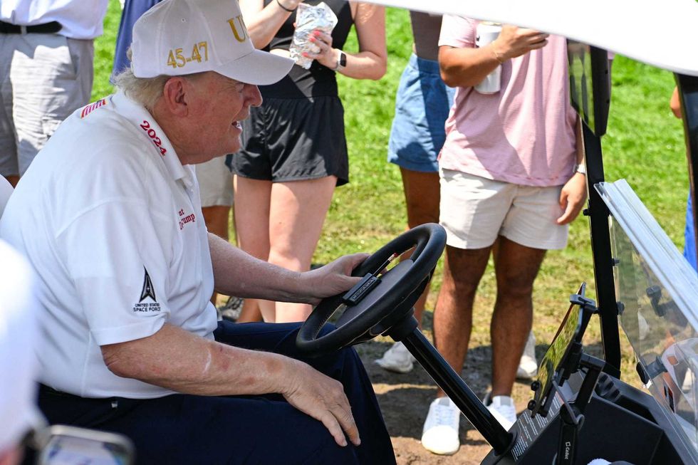‘Incredibly disturbing’ Trump images shock analyst as golf outing sparks health concerns