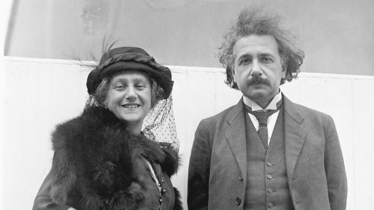Did Albert Einstein marry one of his cousins?