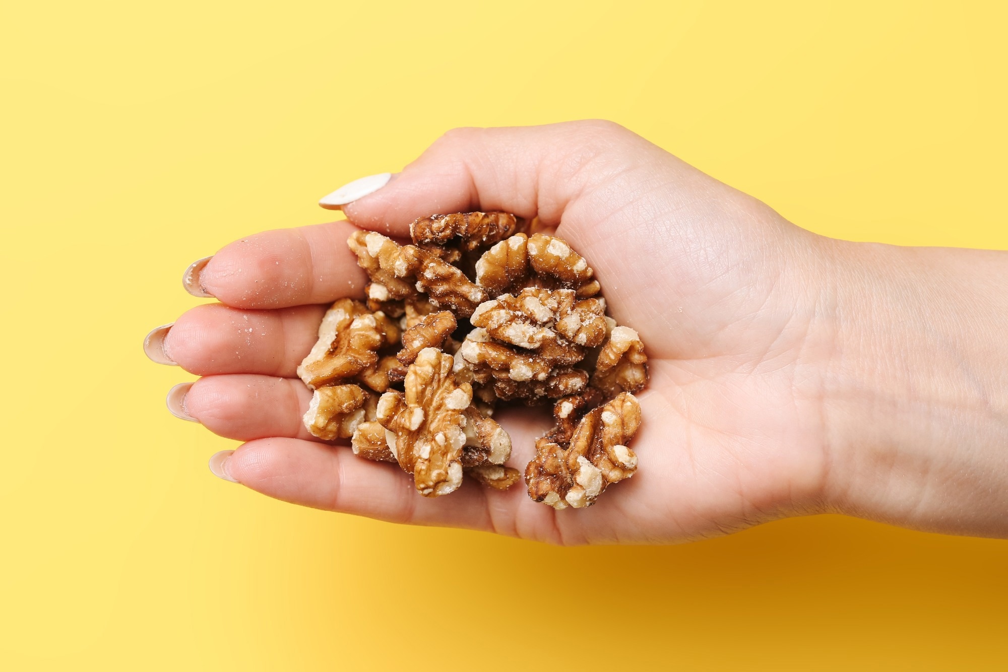 How much do nuts matter for blood pressure? This study points to about a handful a day