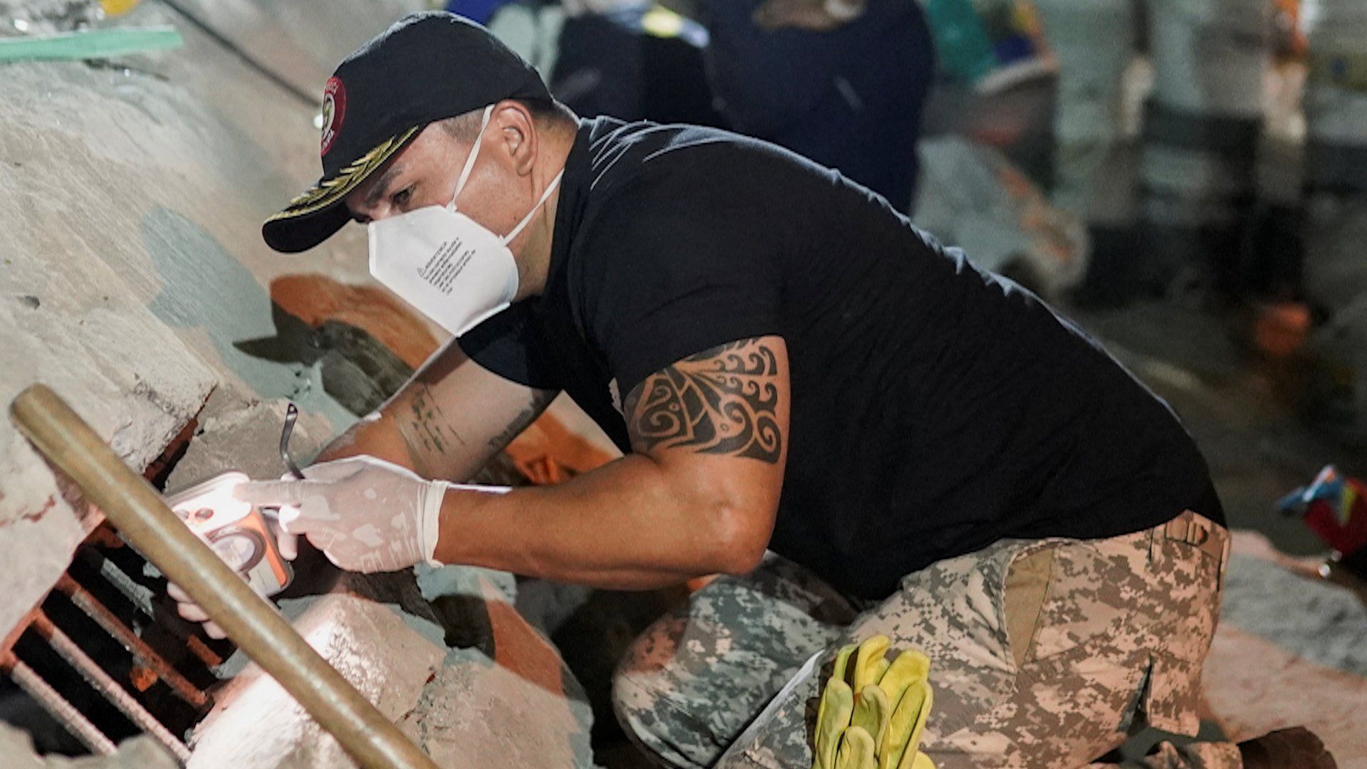 Woman rescued after 36 hours under rubble in Colombia