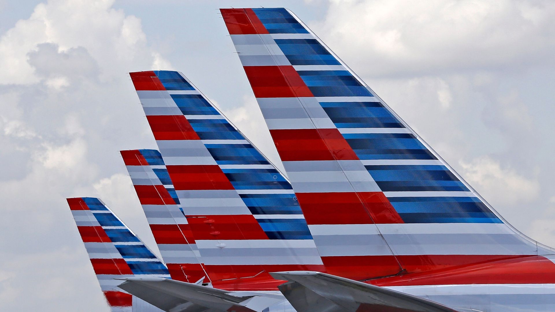 Potential disaster between two passenger jets averted