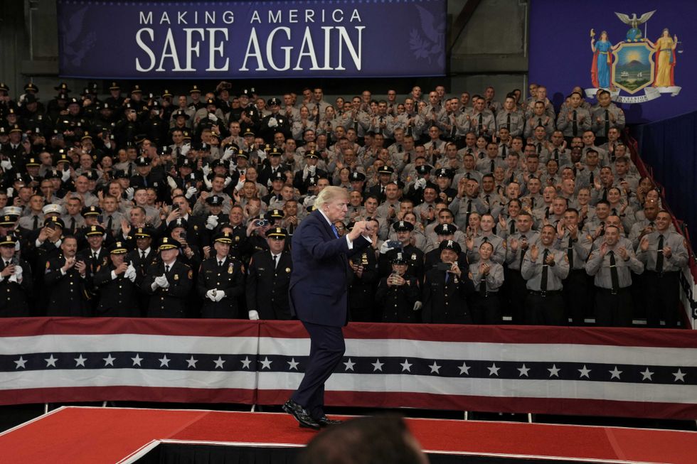 ‘Ma’am?’ Disoriented Trump blanks at the podium