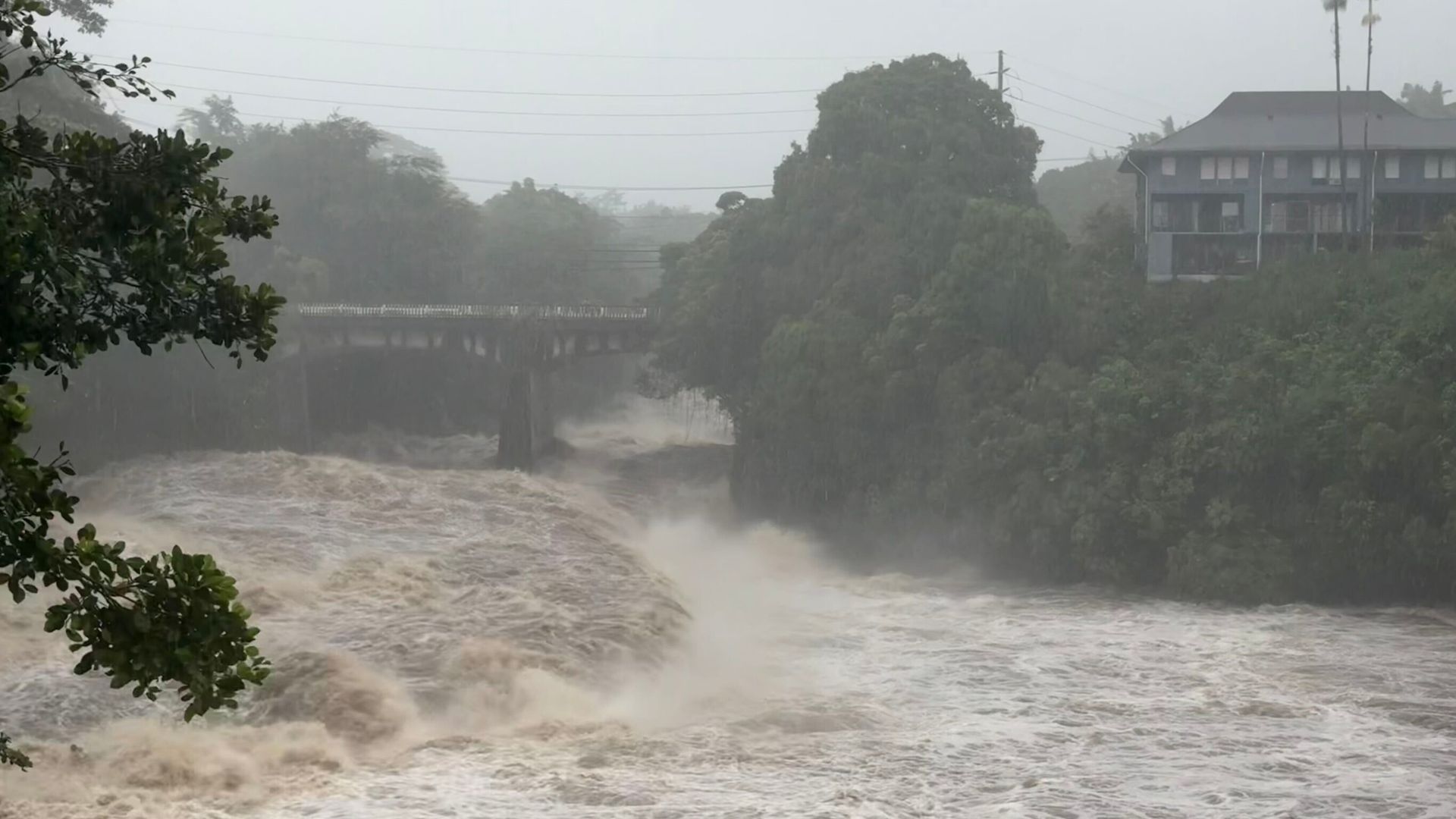 Hurricane Lala lashes Hawaii with ‘enormous storm’