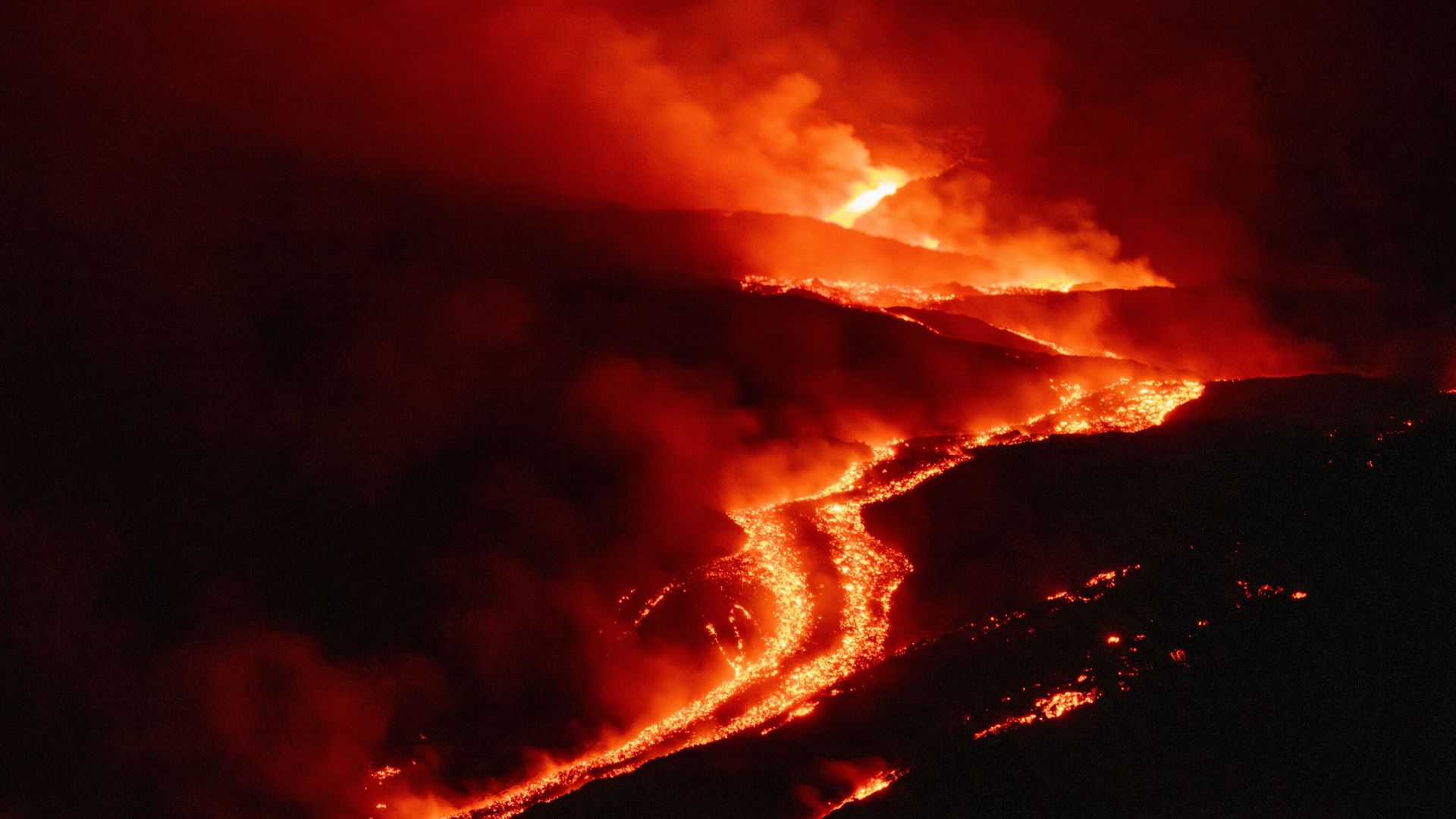 US tourist killed by lightning strike on Mount Etna during hike in restricted area