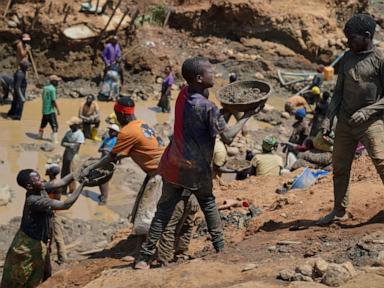 Mobile gold miners in eastern Congo complicate health workers’ efforts to contain Ebola
