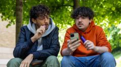 Nicotine vapes best chance to quit smoking, major review finds