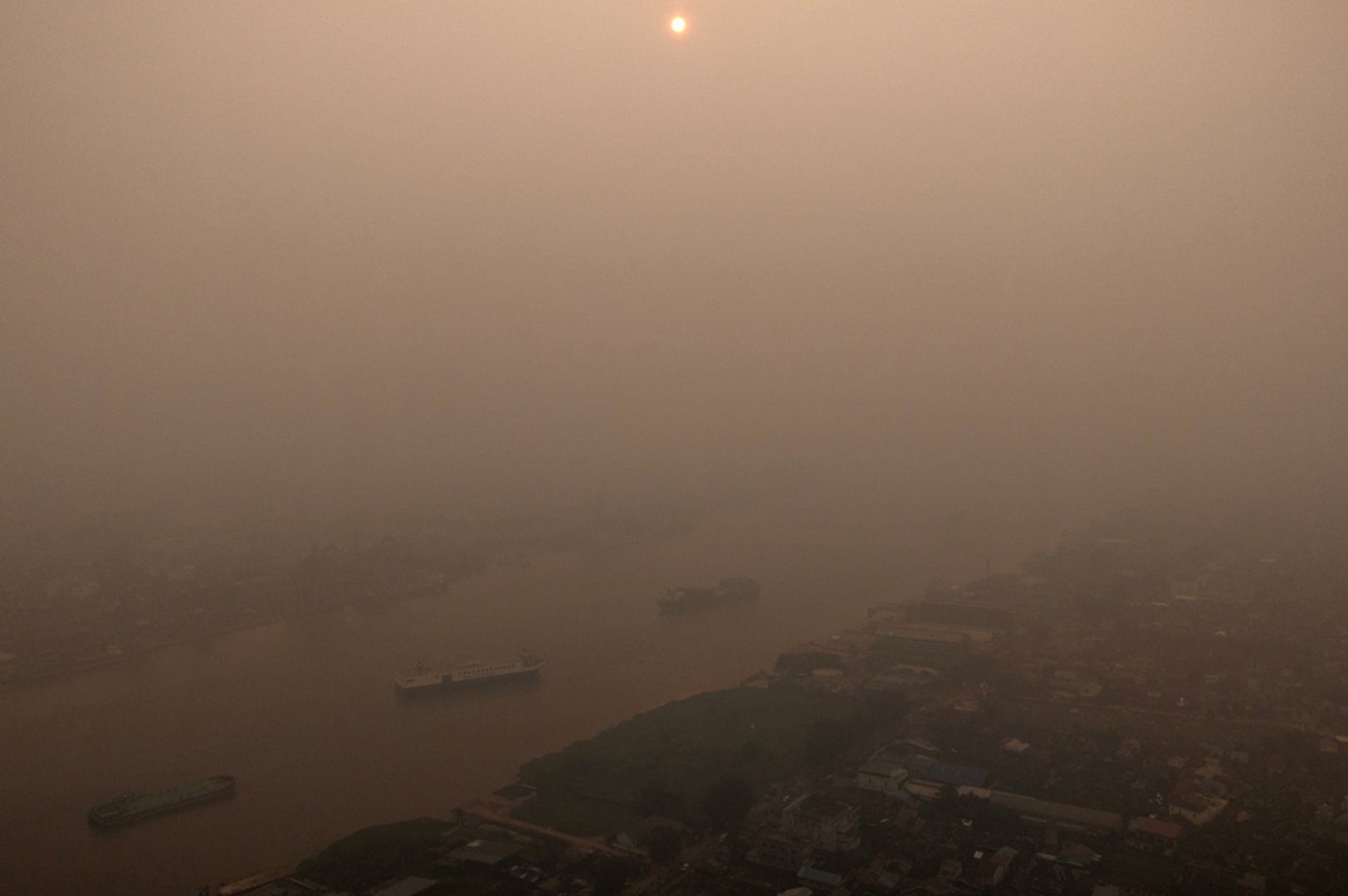 Al Jazeera reporter witnesses wildfire smoke toll on kids inside Indonesia