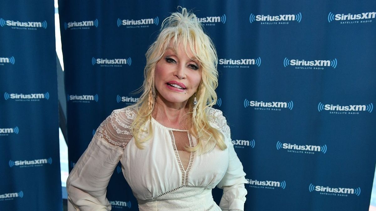 15 false and misleading Dolly Parton rumors we’ve debunked
