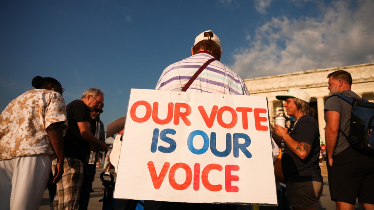 Thousands take part in March on Washington to promote voting rights